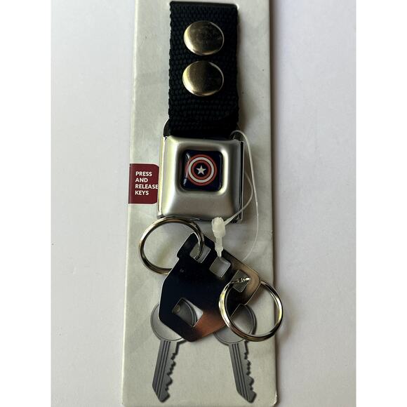 Captain America Buckle-Down Seat Belt Release Keychain - Picture 5 of 8